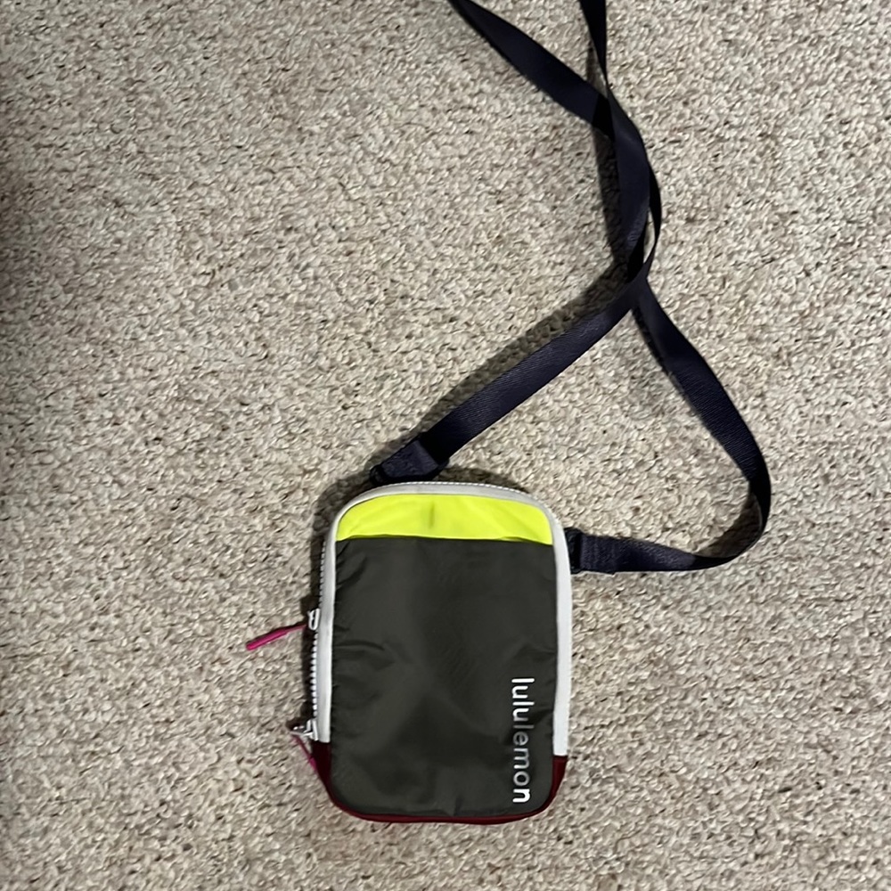 Lululemon easy access belt bag. New